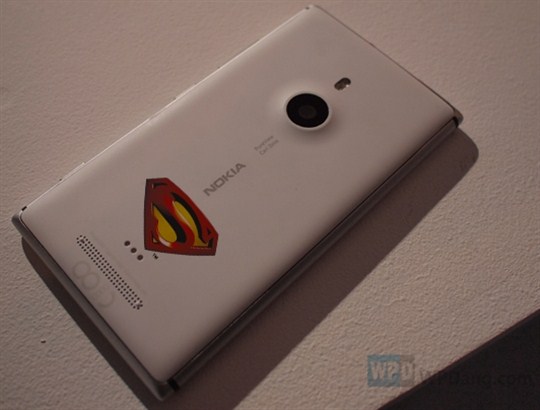 Nokia Lumia 925 Superman Edition - 1